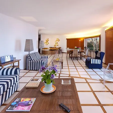 Oleandro Villa *